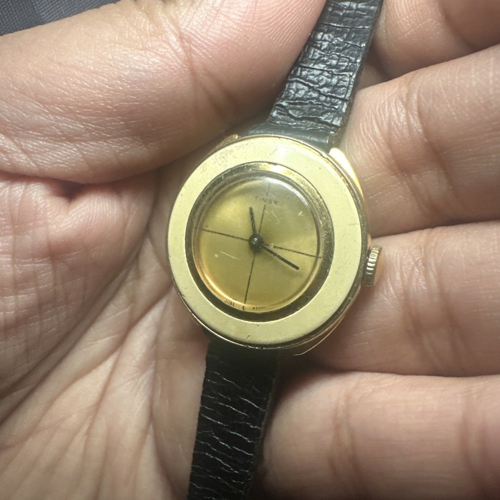 Working Vintage Timex Manual Wind Women's Watch Rare Black Leather 28mm Fit 6.25